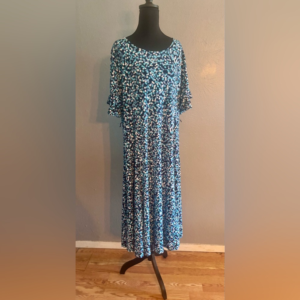 XL Nina Leonard Dress ❤️